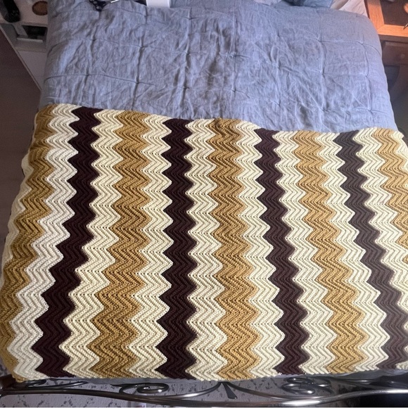 Vintage Crochet Zig Zag Wavy Afghan Blanket Handmade Chevron 1970s Retro - Picture 5 of 7